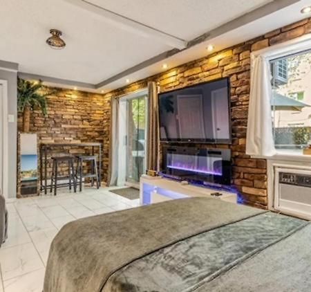 Brooklyn Spacious Space With Private Entrance, Bathroom, & Backyard - Full-Kitchen New York City Exterior photo