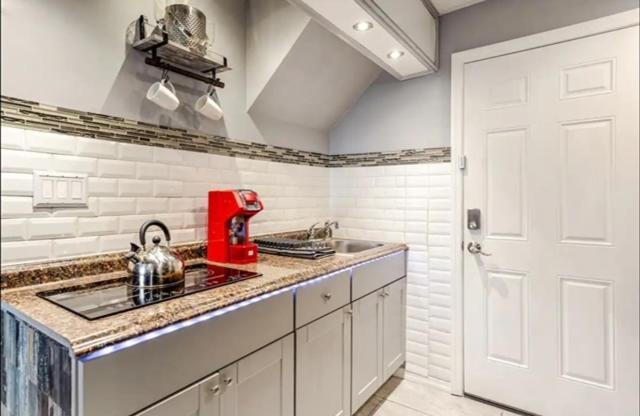 Brooklyn Spacious Space With Private Entrance, Bathroom, & Backyard - Full-Kitchen New York City Exterior photo