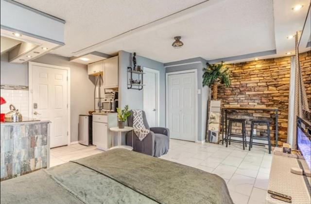 Brooklyn Spacious Space With Private Entrance, Bathroom, & Backyard - Full-Kitchen New York City Exterior photo