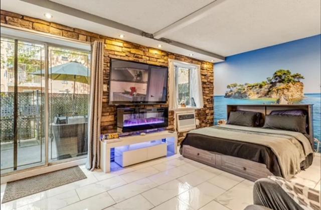 Brooklyn Spacious Space With Private Entrance, Bathroom, & Backyard - Full-Kitchen New York City Exterior photo