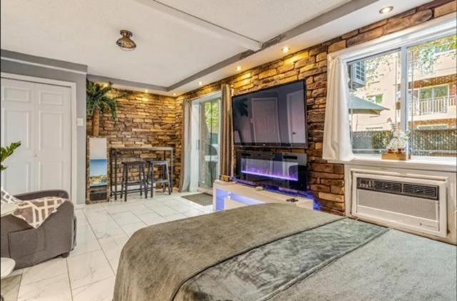 Brooklyn Spacious Space With Private Entrance, Bathroom, & Backyard - Full-Kitchen New York City Exterior photo