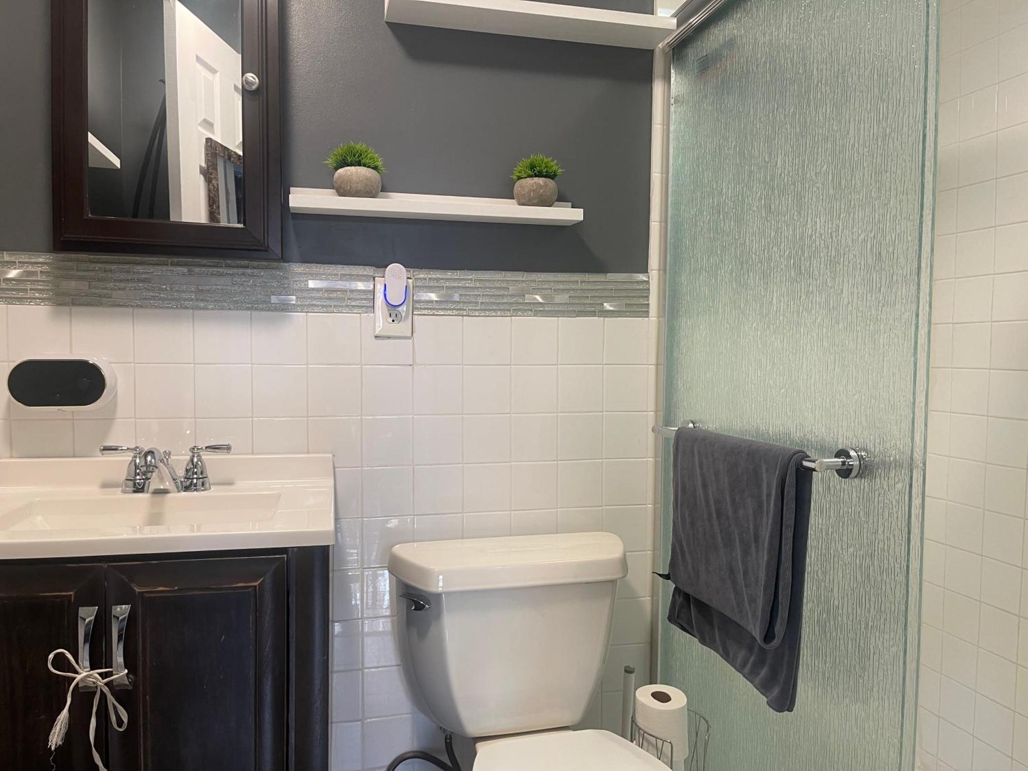 Brooklyn Spacious Space With Private Entrance, Bathroom, & Backyard - Full-Kitchen New York City Exterior photo